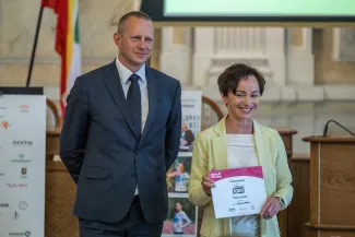 na zdjęciu osoby podczas spotkania