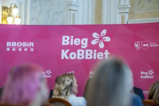 na zdjęciu osoby podczas spotkania