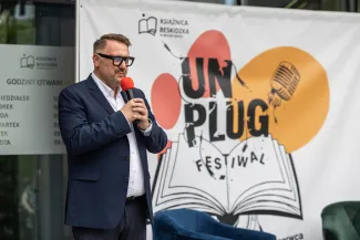 na zdjęciu osoby podczas otwarcia fetiwalu