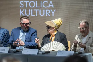 na zdjęciu osoby podczas konferencji