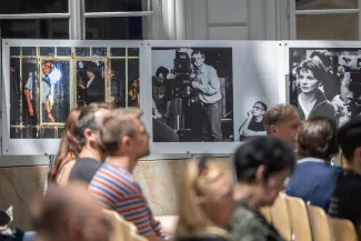 na zdjęciu osoby podczas konferencji