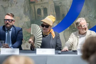 na zdjęciu osoby podczas konferencji