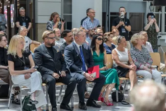 na zdjęciu osoby podczas konferencji