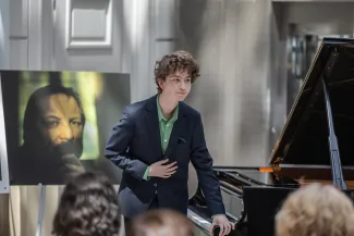 na zdjęciu osoby podczas konferencji