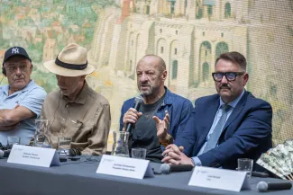 na zdjęciu osoby podczas konferencji