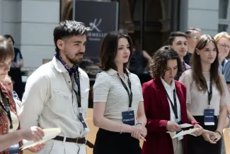 na zdjęciu osoby podczas konferencji