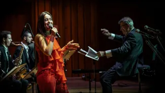 na zdjęciu muzycy na scenie