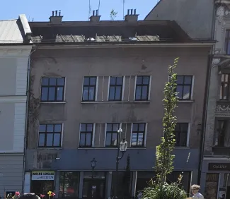 Kamienica przy 11 Listopada 36 widok połaci dachu przed remontem.