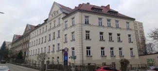 Budynek przy ul. A. Osuchowskiego 2 widok na elewacje po remoncie.