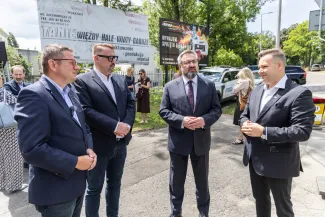 na zdjęciu osoby podczas konferencji