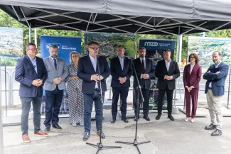 na zdjęciu osoby podczas konferencji