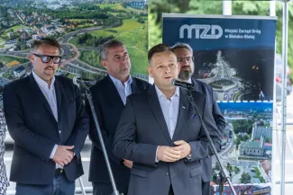 na zdjęciu osoby podczas konferencji