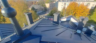 Dom przy ul. Krakowskiej 10 widok na dach po remoncie. 