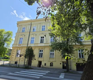 Kamienica przy ul. Słowackiego 21 widok elewacji po remoncie. 