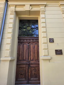 Kamienica przy ul. Słowackiego 21 widok portalu wejściowego po remoncie. 