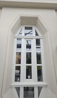 Dom przy ul. Krakowskiej 10 detal okna po remoncie. 