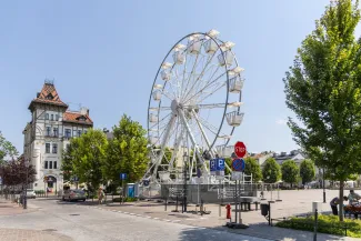 na zdjęciu koło widokowe