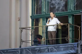 na zdjęciu osoby podczas otwartej promenady