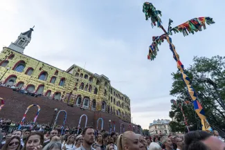 na zdjęciu osoby podczas otwartej promenady