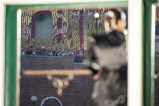 na zdjęciu osoby podczas otwartej promenady