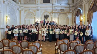 na zdjęciu osoby podczas uroczystości