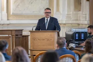 na zdjęciu osoby podczas uroczystości