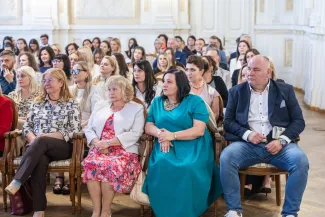 na zdjęciu osoby podczas uroczystości