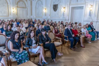 na zdjęciu osoby podczas uroczystości