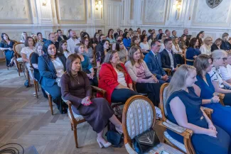 na zdjęciu osoby podczas uroczystości