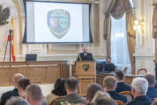 na zdjęciu osoby podczas uroczyści