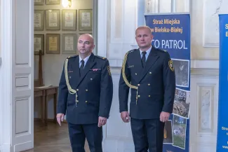 na zdjęciu osoby podczas uroczyści