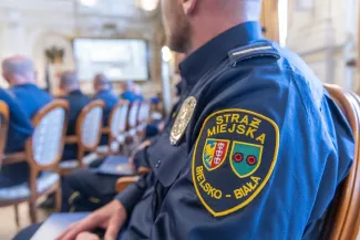 na zdjęciu osoby podczas uroczyści
