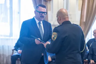 na zdjęciu osoby podczas uroczyści