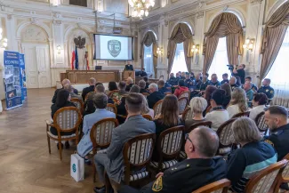na zdjęciu osoby podczas uroczyści