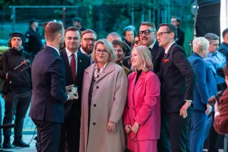 na zdjęciu osoby podczas uroczystości