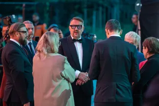 na zdjęciu osoby podczas uroczystości