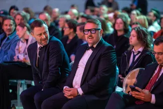 na zdjęciu osoby podczas uroczystości