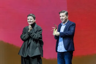 na zdjęciu osoby podczas uroczystości