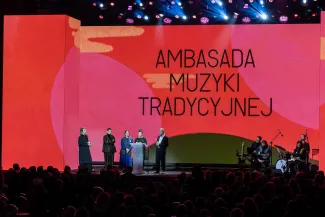 na zdjęciu osoby podczas uroczystości