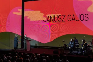 na zdjęciu osoby podczas uroczystości