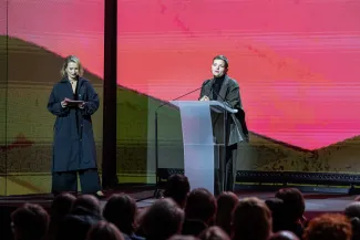 na zdjęciu osoby podczas uroczystości