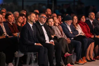 na zdjęciu osoby podczas uroczystości