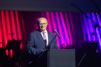 na zdjęciu osoby podczas gali rozdania nagród