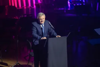 na zdjęciu osoby podczas gali rozdania nagród