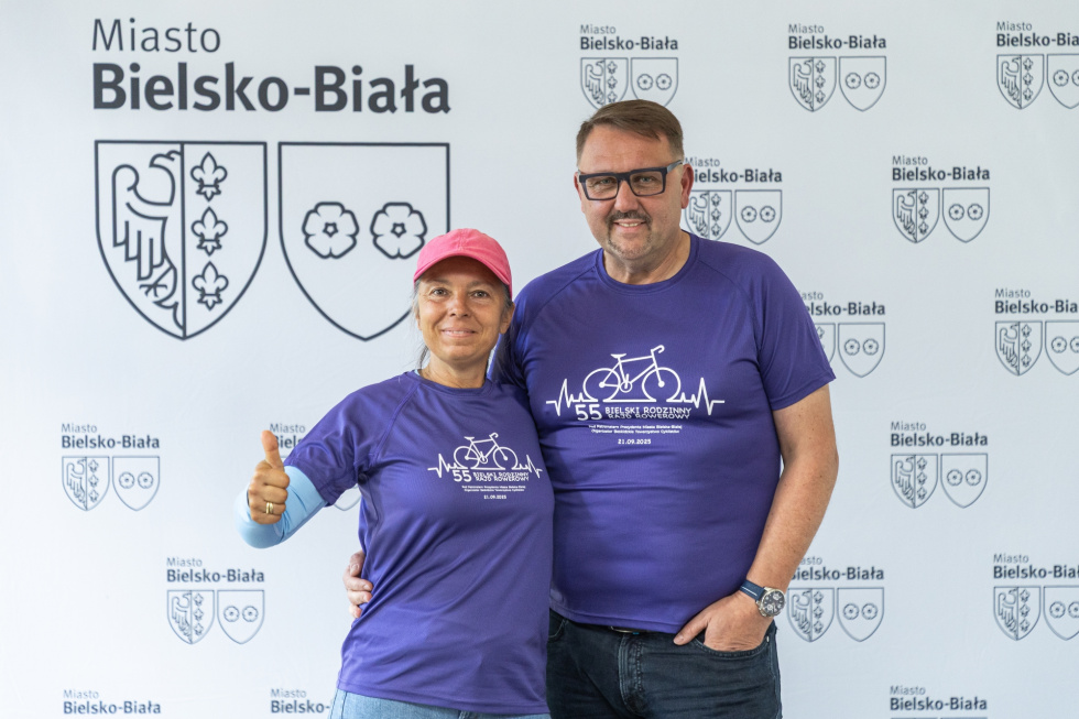 Szefowa Beskidzkiego Towarzystwa Cyklistów Jolanta Koźmin i prezydent Jarosław Klimaszewski, fot. Paweł Sowa / Wydział Prasowy UMBB Na zdjęciu szefowa Beskidzkiego Towarzystwa Cyklistów Jolanta Koźmin i prezydent Jarosław Klimaszewski