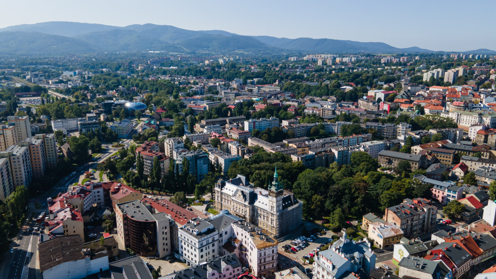 na zdjęciu widok na miasto