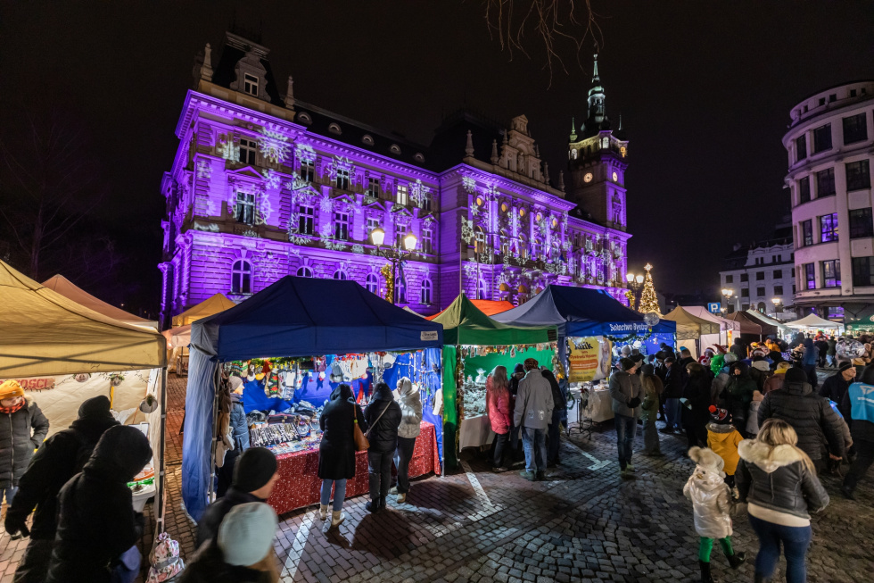 Jarmark bożonarodzeniowy przed Ratuszem 