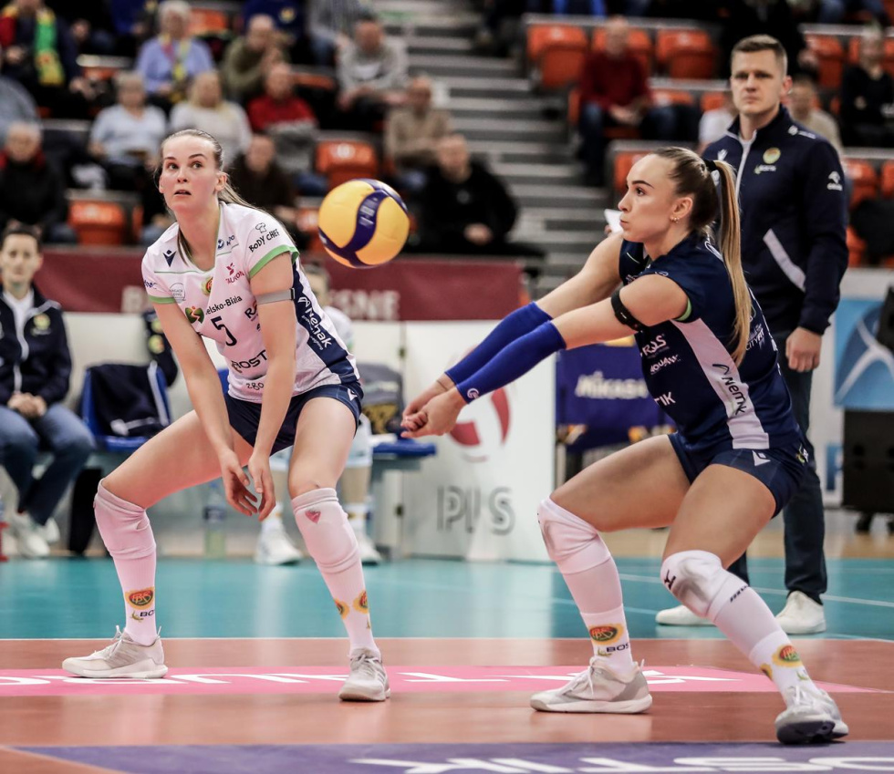 na zdjęciu siatkarki 