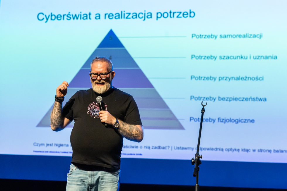 Na zdjęciu dr Maciej Dębski z Fundacji Dbam o Mój Zasięg