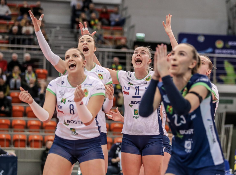 na zdjęciu siatkarki